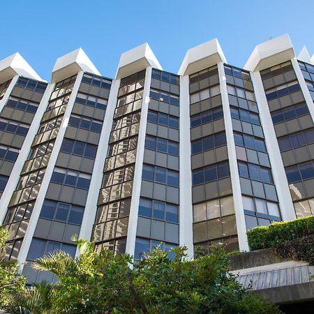 Tiki Hotel Apartments Surfers Paradise Голд-Кост Экстерьер фото