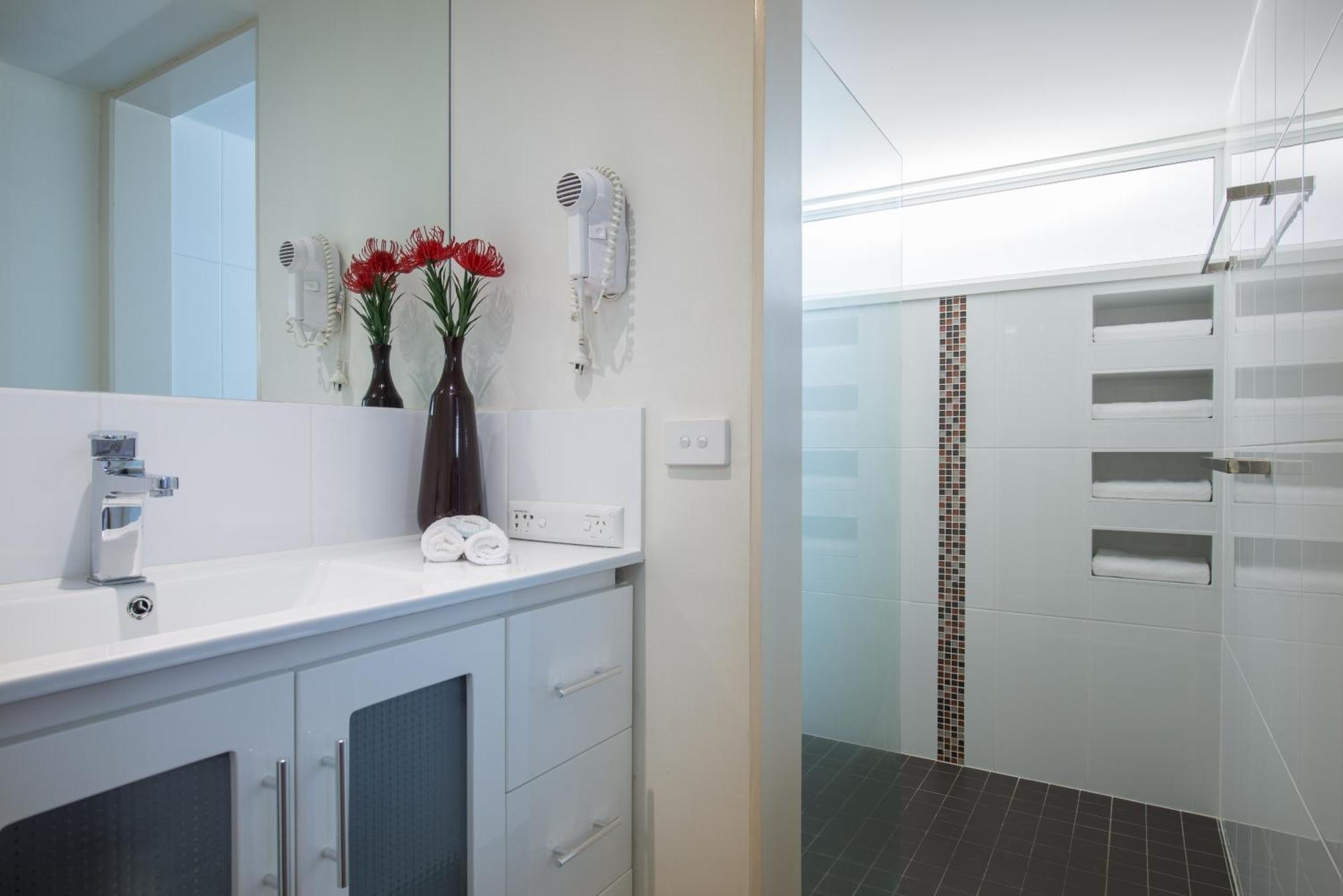 Tiki Hotel Apartments Surfers Paradise Голд-Кост Экстерьер фото