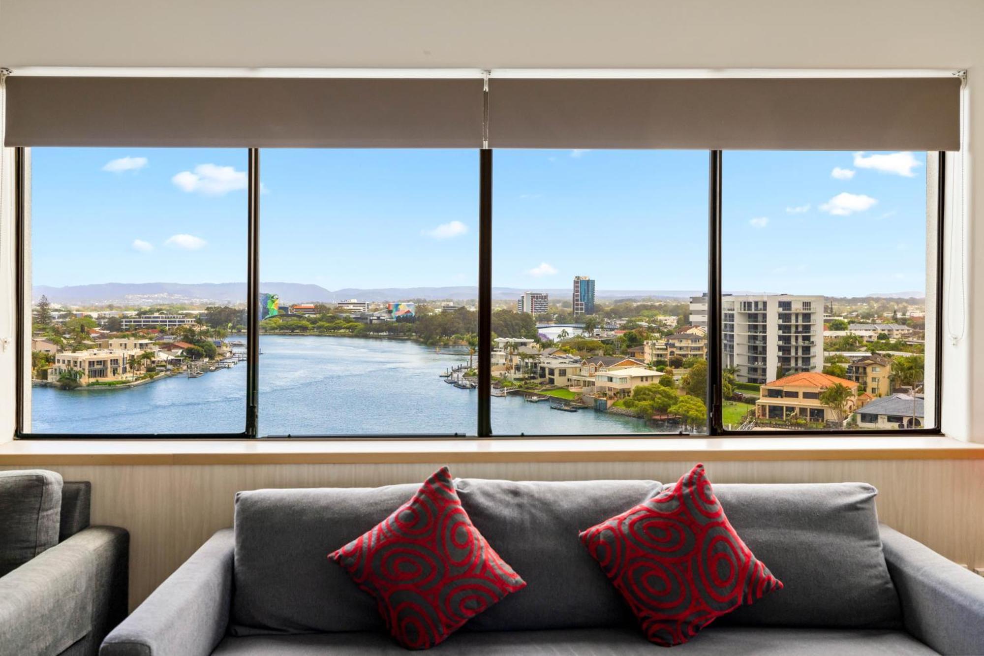 Tiki Hotel Apartments Surfers Paradise Голд-Кост Экстерьер фото