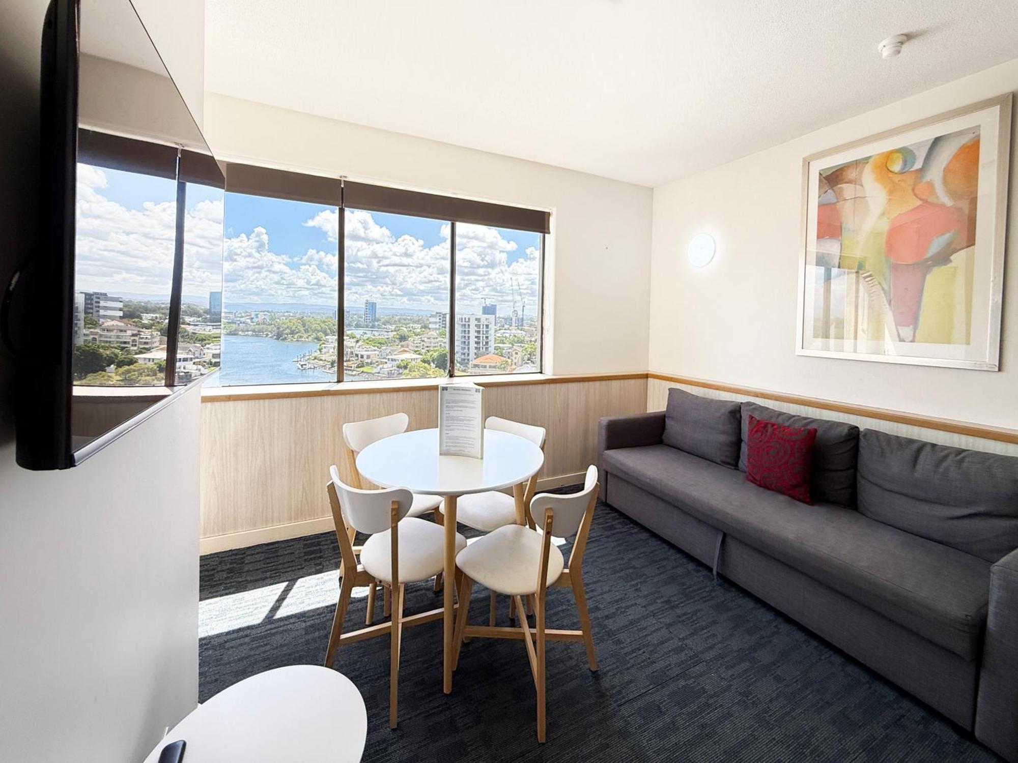 Tiki Hotel Apartments Surfers Paradise Голд-Кост Экстерьер фото