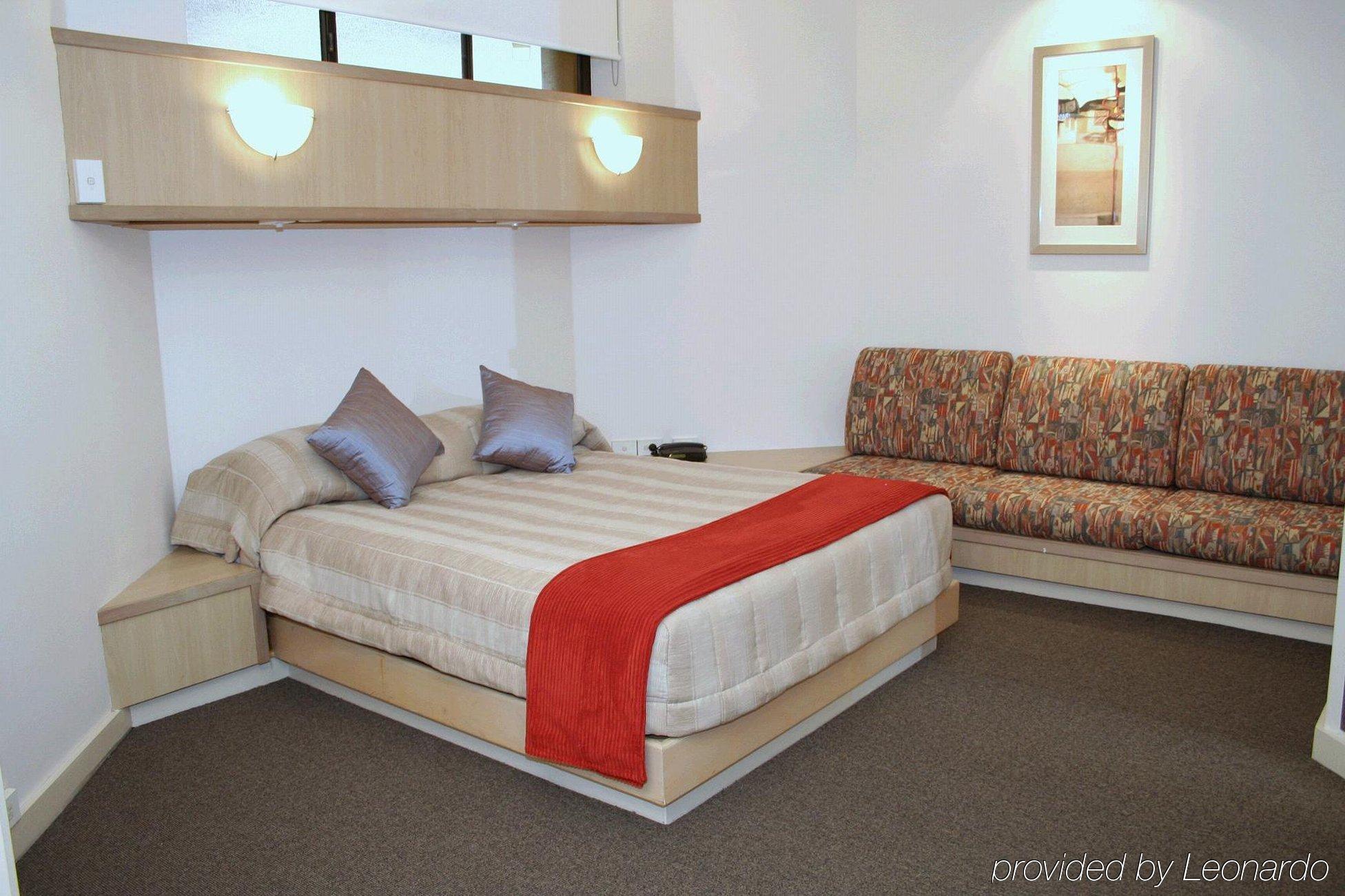 Tiki Hotel Apartments Surfers Paradise Голд-Кост Экстерьер фото