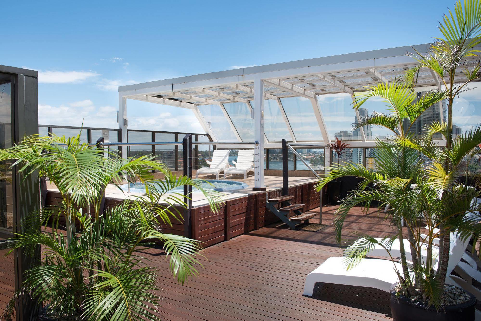 Tiki Hotel Apartments Surfers Paradise Голд-Кост Экстерьер фото